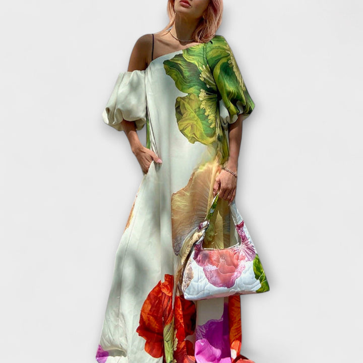Skylar - Maxikjole med blomsterprint, asymmetrisk halsudskæring og pufærmer