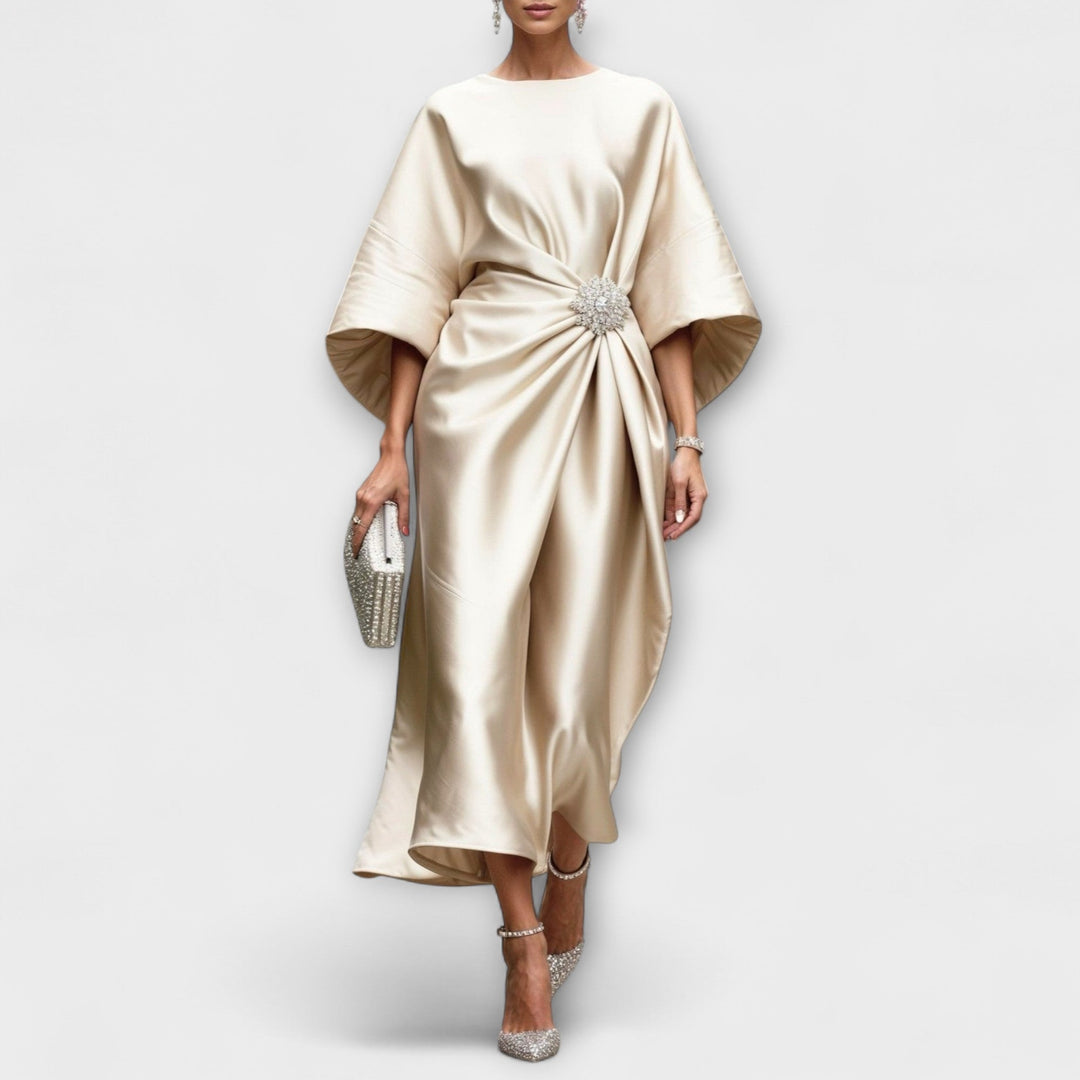 Abito Maxi in Raso Luccicante di Lusso