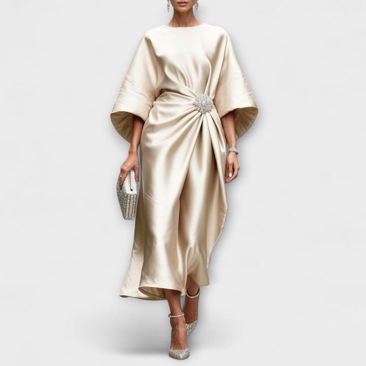 Abito Maxi in Raso Luccicante di Lusso