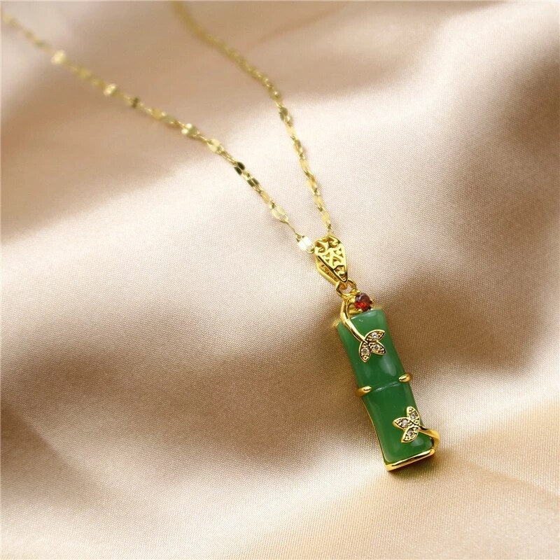 Collar amuleto de jade