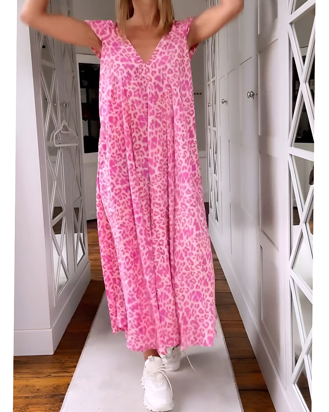 Véronique | Robe longue avec col en V et manches courtes
