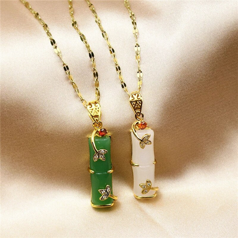 Collar amuleto de jade