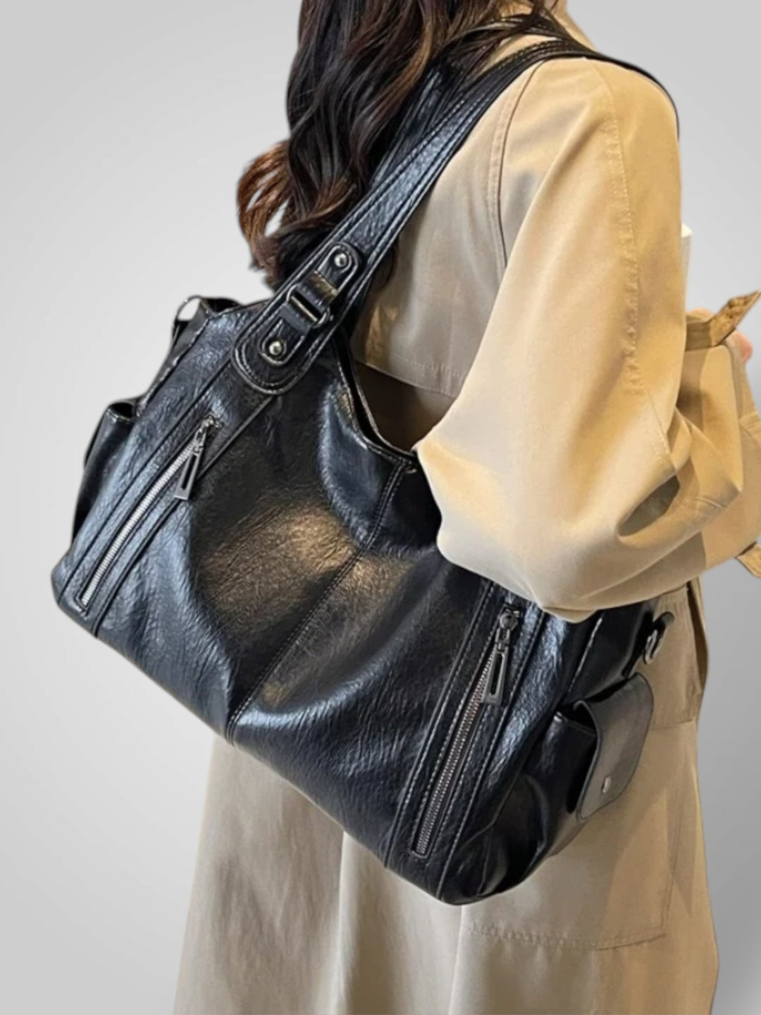 Zara | Bolsa de ombro elegante com detalhes metálicos e compartimentos espaçosos