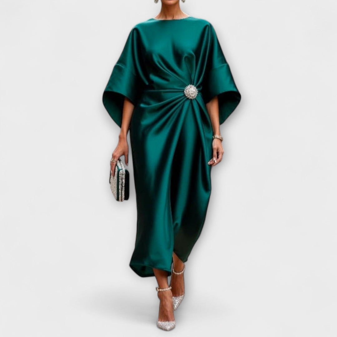 Abito Maxi in Raso Luccicante di Lusso
