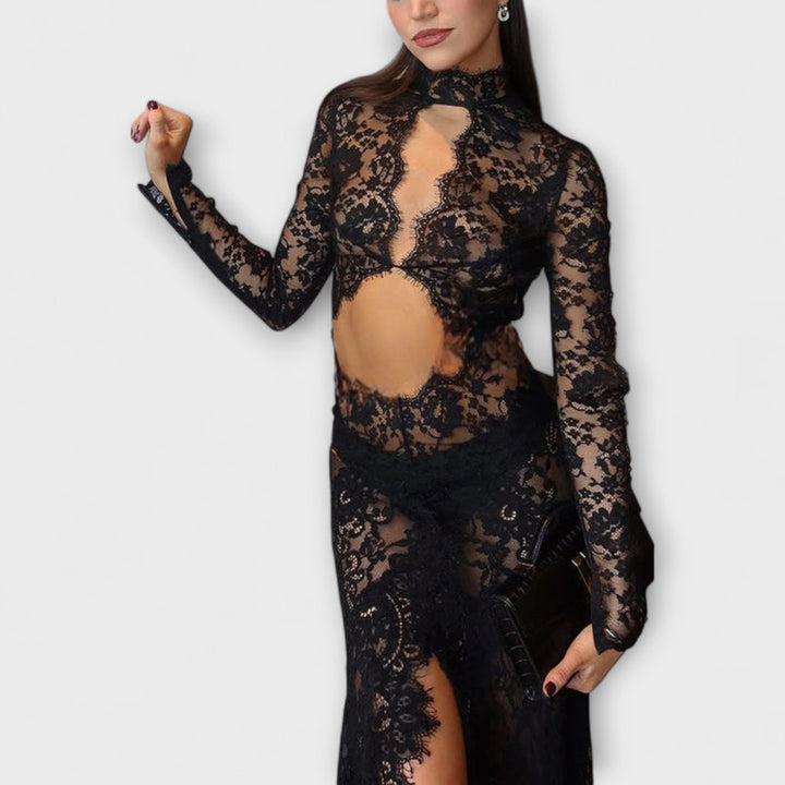 Azalea - Maxi šaty s dlouhým rukávem, průhlednými výřezy a elastickým materiálem v barvě půlnoční elegance