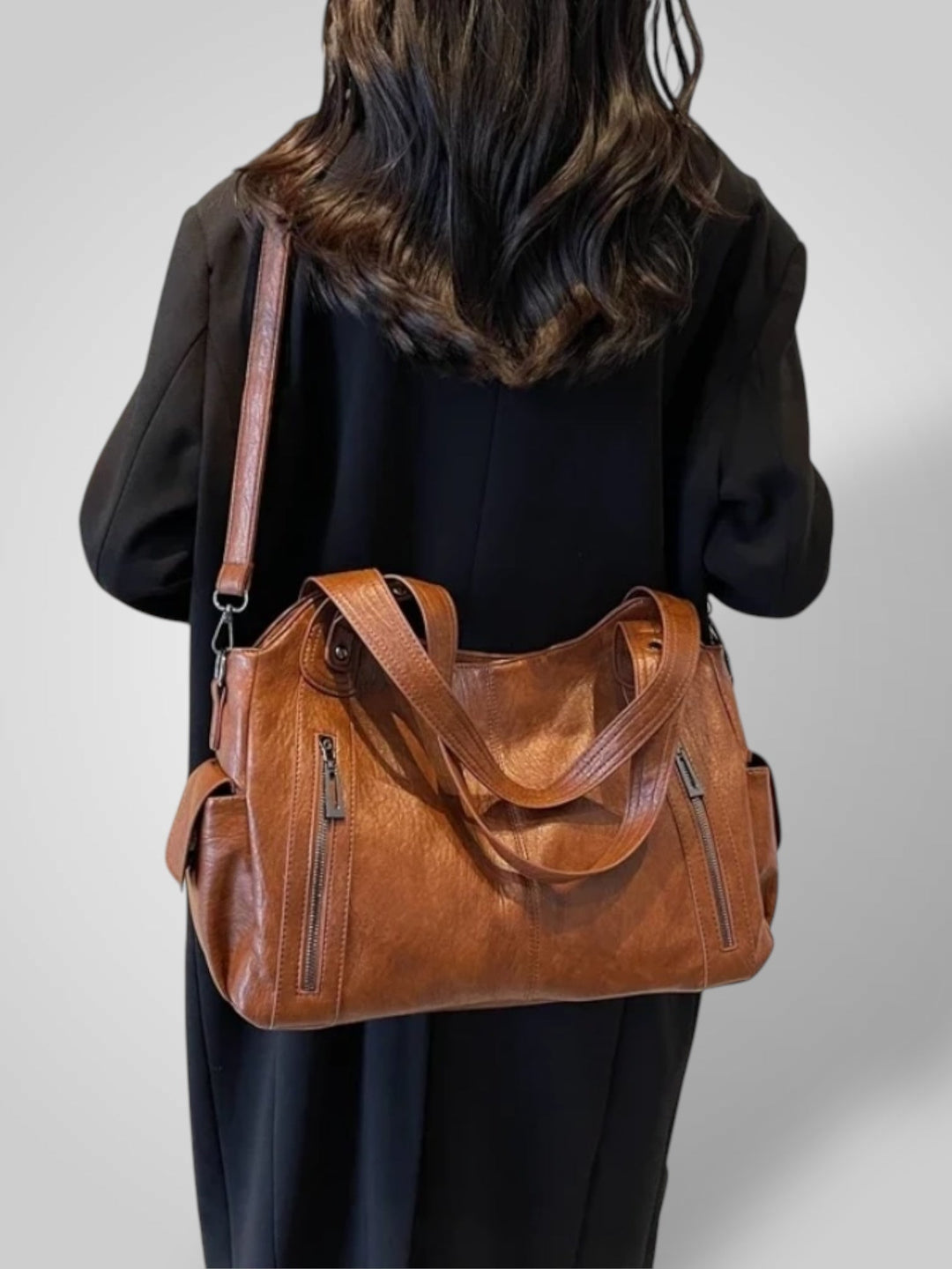 Zara | Bolsa de ombro elegante com detalhes metálicos e compartimentos espaçosos
