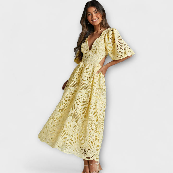 Elegantes Kleid mit zarten Details