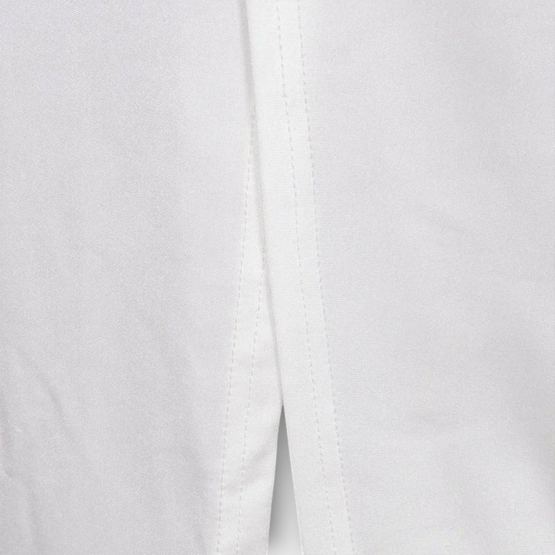 Selah - Weißes Langarmkleid mit Taillenausschnitt und Strassakzenten
