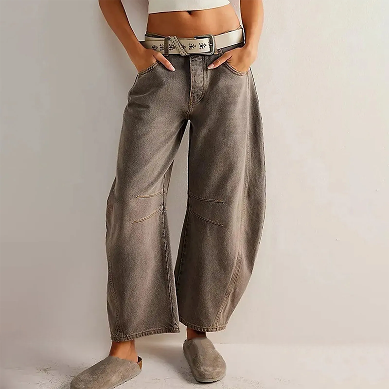 Mallory | Vaqueros de denim de cintura alta y pierna barrel, de estilo desenfadado, con detalles de costuras