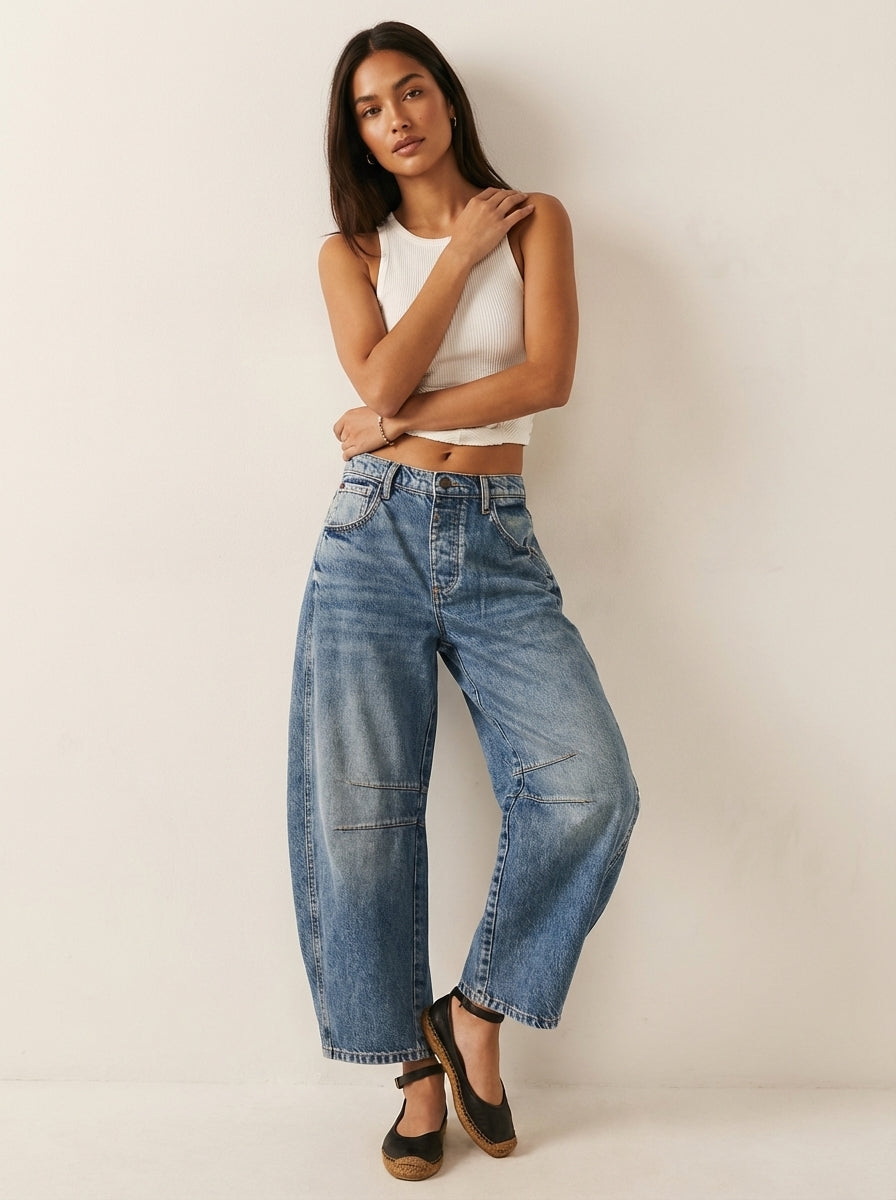Mallory | Vaqueros de denim de cintura alta y pierna barrel, de estilo desenfadado, con detalles de costuras