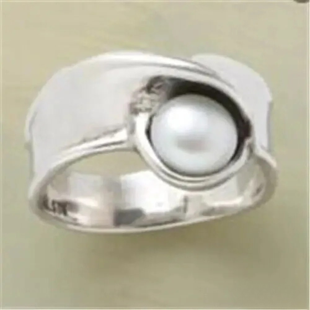 Bague rétro avec perle insérée