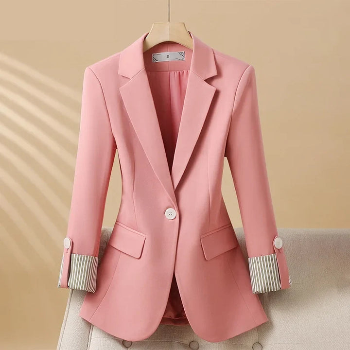 Blazer mit einem Knopf, fallendem Revers und gestreiften Manschetten