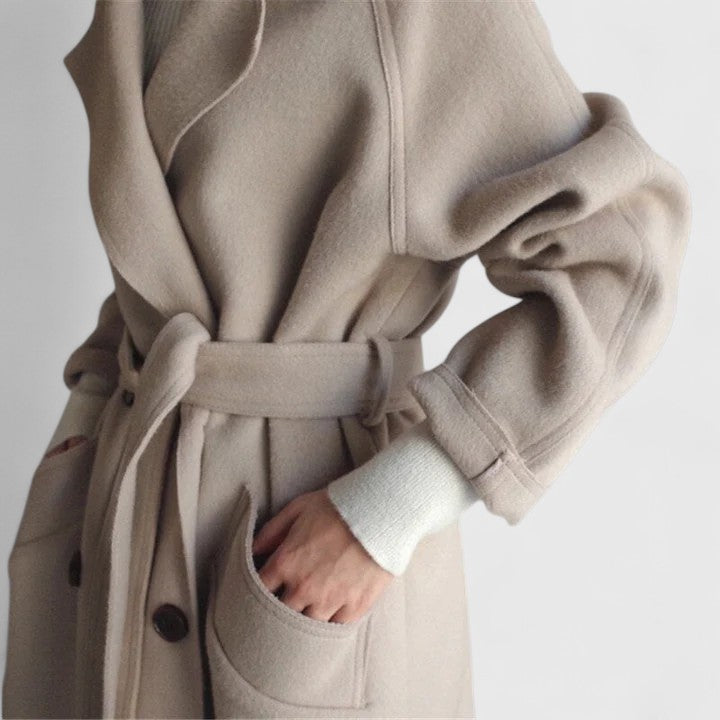 Eulalie | Zeitlos eleganter Mantel mit minimalistischer Schnittführung und klarer Silhouette
