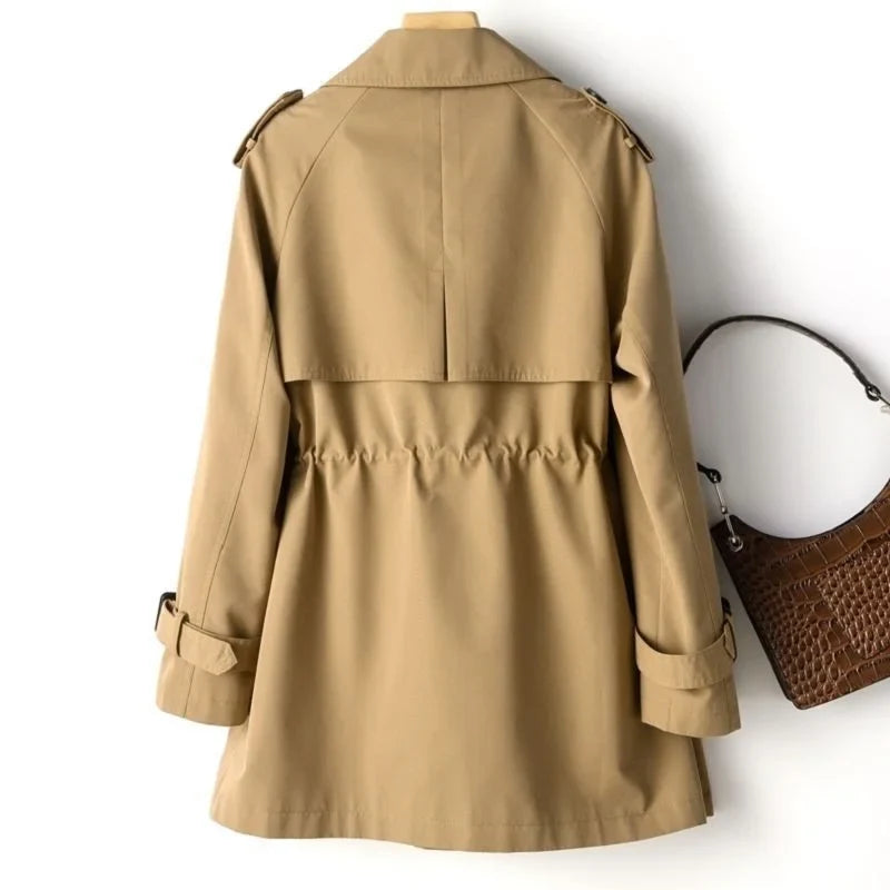 Mellemlang dobbeltradet trenchcoat