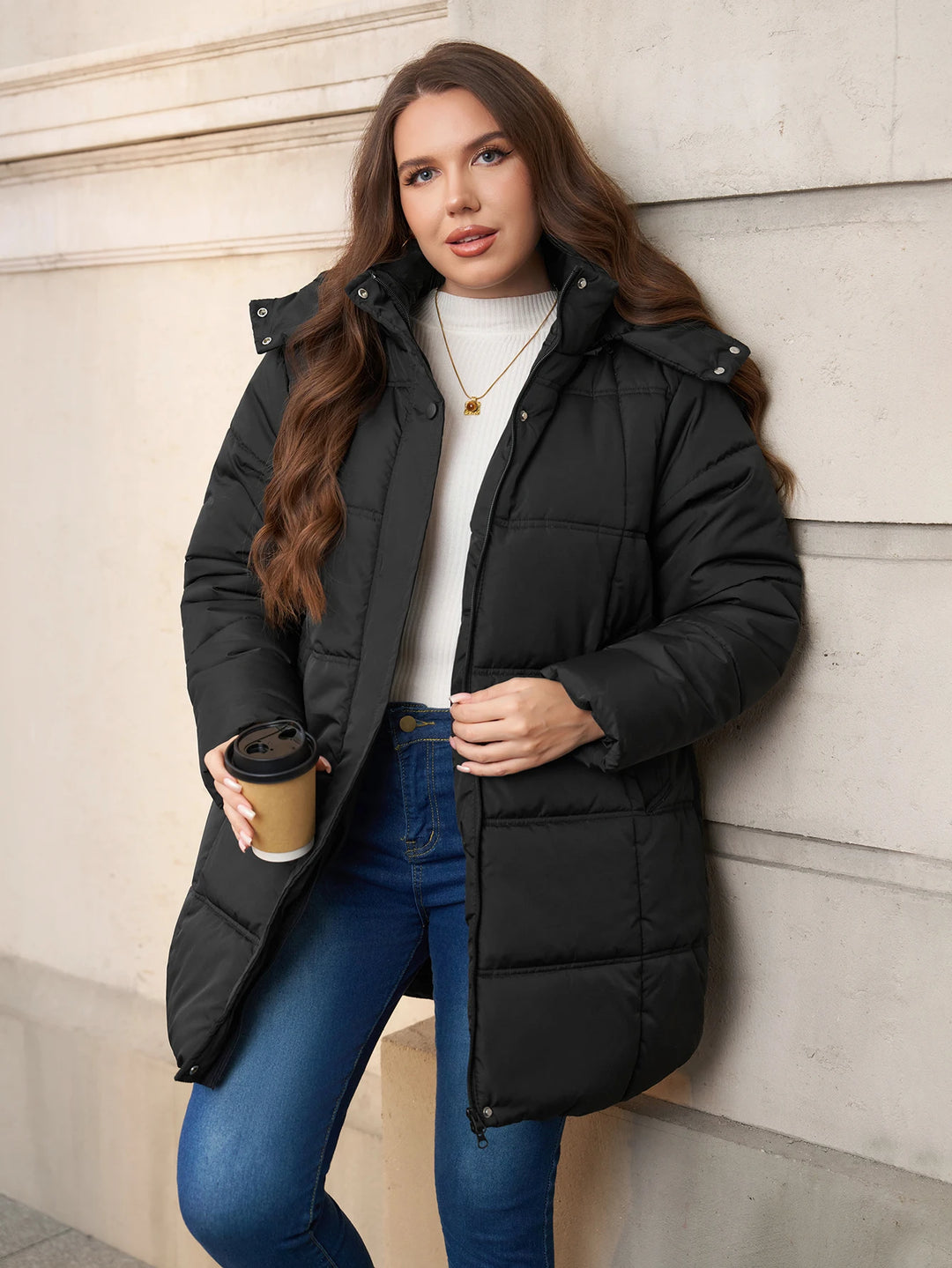 Manteau matelassé isolant Donatella avec capuche amovible et fermeture zippée
