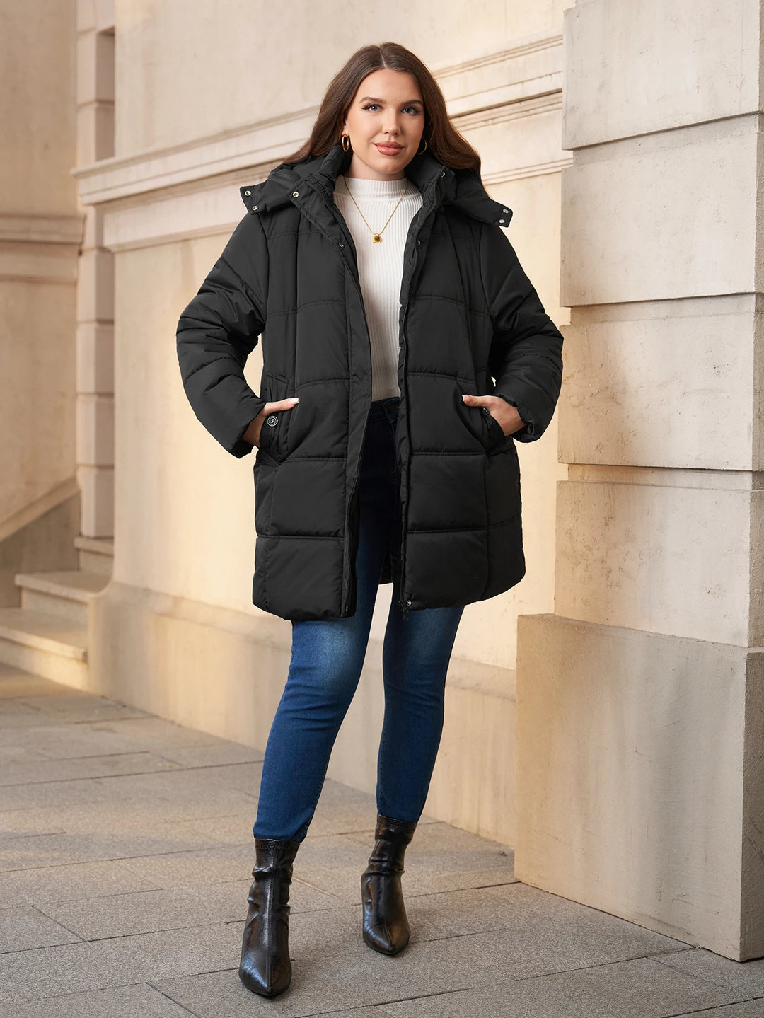 Manteau matelassé isolant Donatella avec capuche amovible et fermeture zippée