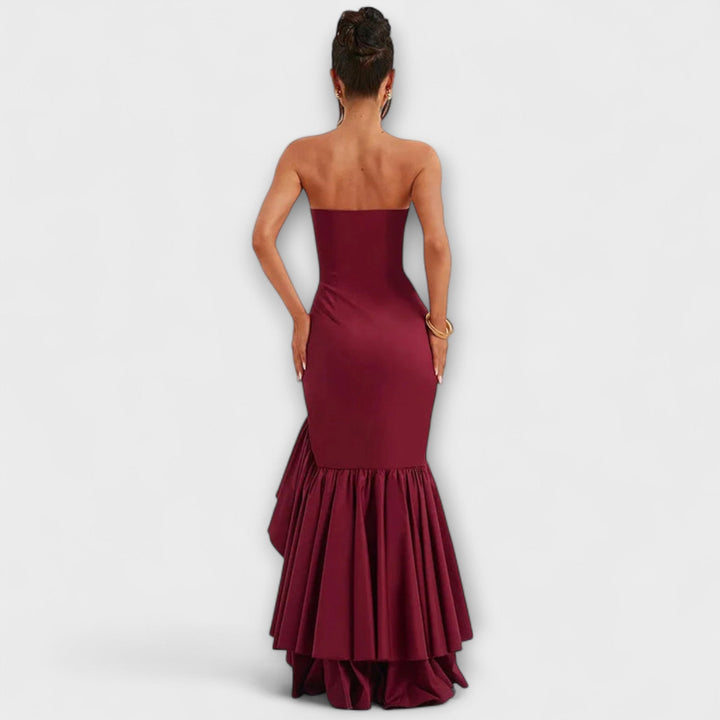 Zuri - Maxikleid mit Carmenausschnitt, schmaler Passform und asymmetrischem Saum