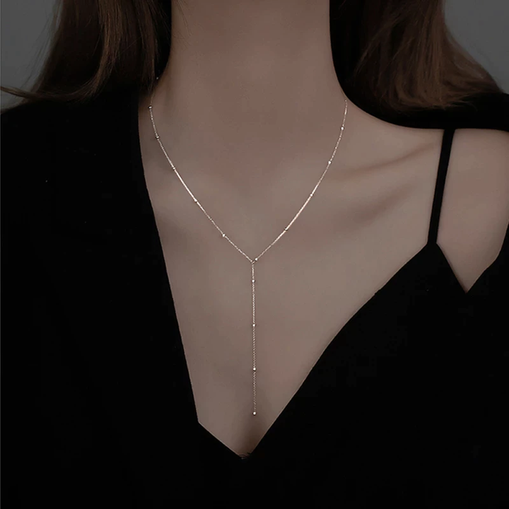 Collar para clavícula con borlas
