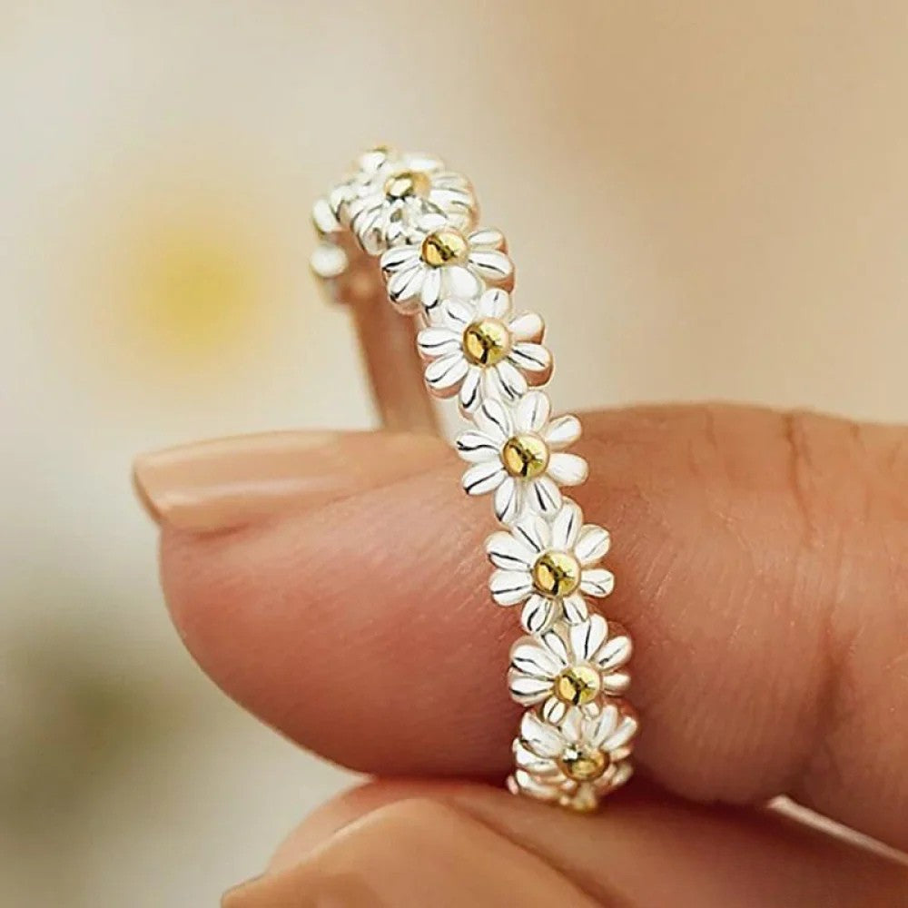 Anel Ajustável de Prata com Esmalte Pintado à Mão de Margarida