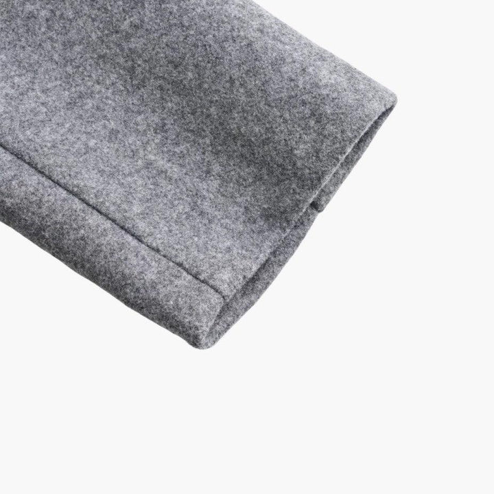 Dámský trenčkot s kapucí, pásek v pase, zapínání na knoflíky vpředu, na ven