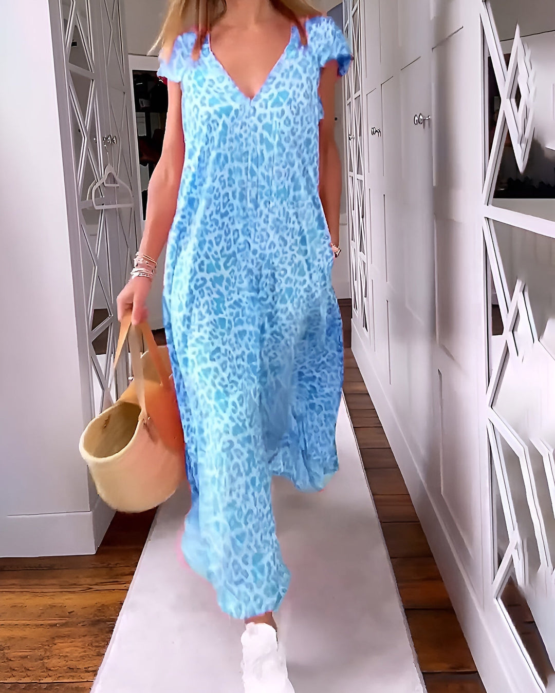 Véronique | Robe longue avec col en V et manches courtes