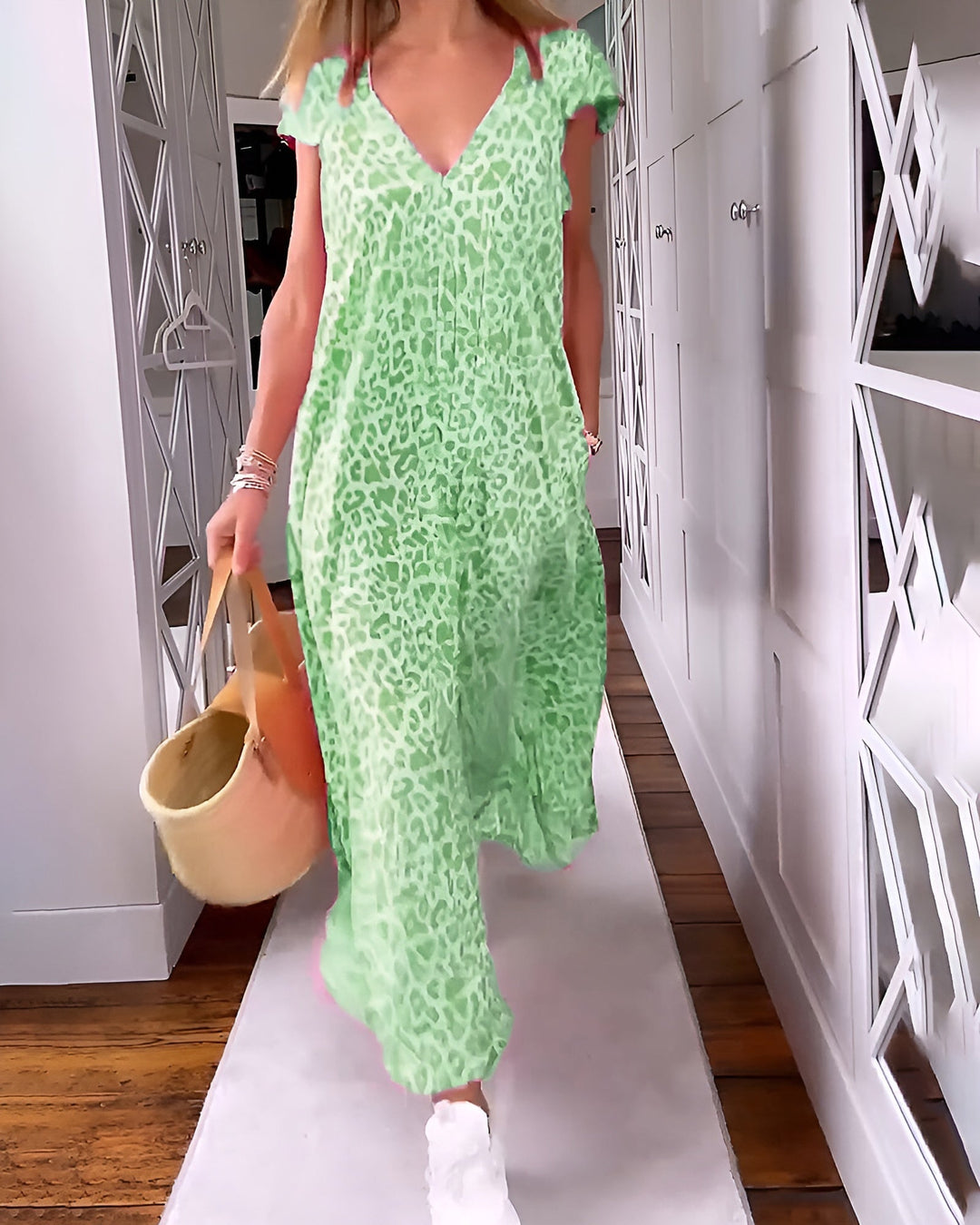 Véronique | Robe longue avec col en V et manches courtes