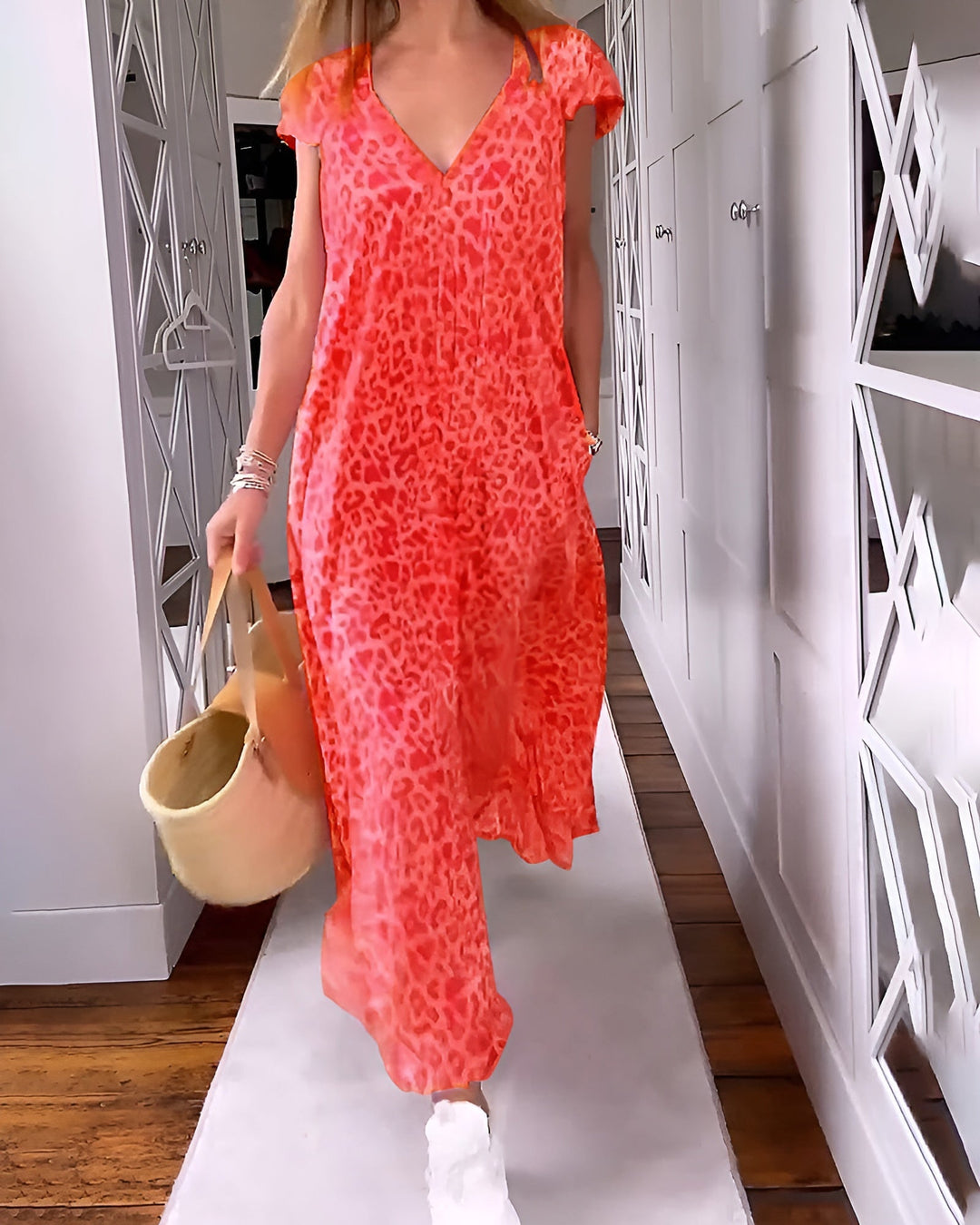 Véronique | Robe longue avec col en V et manches courtes